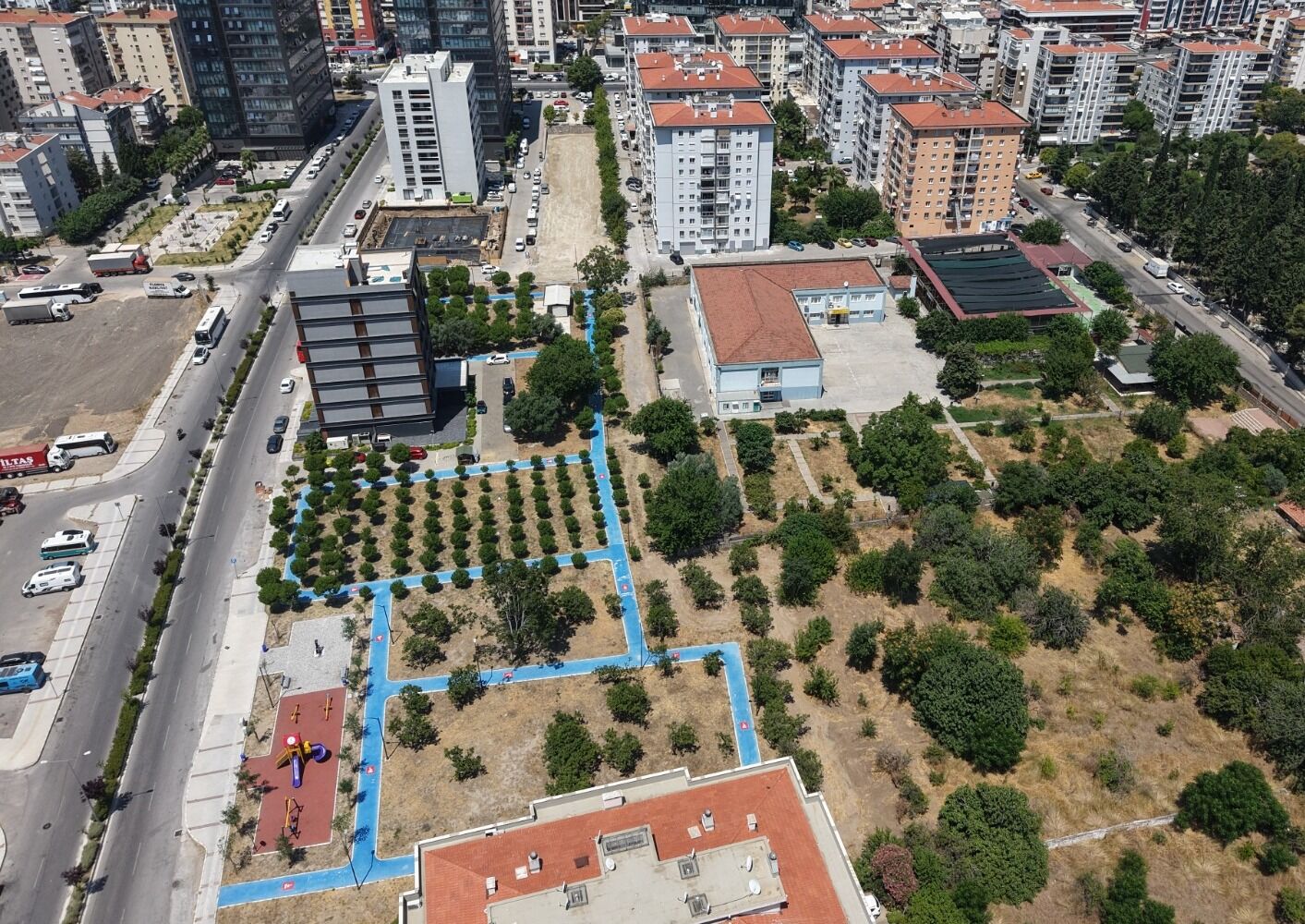 Bayrakli’ya Yeni̇ Park Ve Otopark (1)