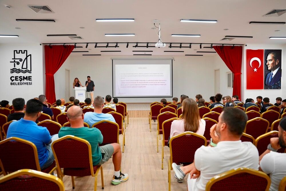 Çeşme'de Genç Sporculara Ekran Bağımlılığı Ve Bilinçli Teknoloji Kullanımı Semineriphoto 2026 06 25 14 02 58