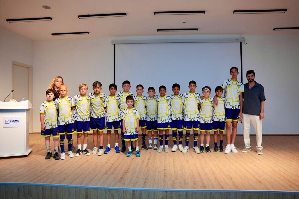 Çeşme'de Genç Sporculara Ekran Bağımlılığı Ve Bilinçli Teknoloji Kullanımı Semineriphoto 2026 06 25 14 03 00 2