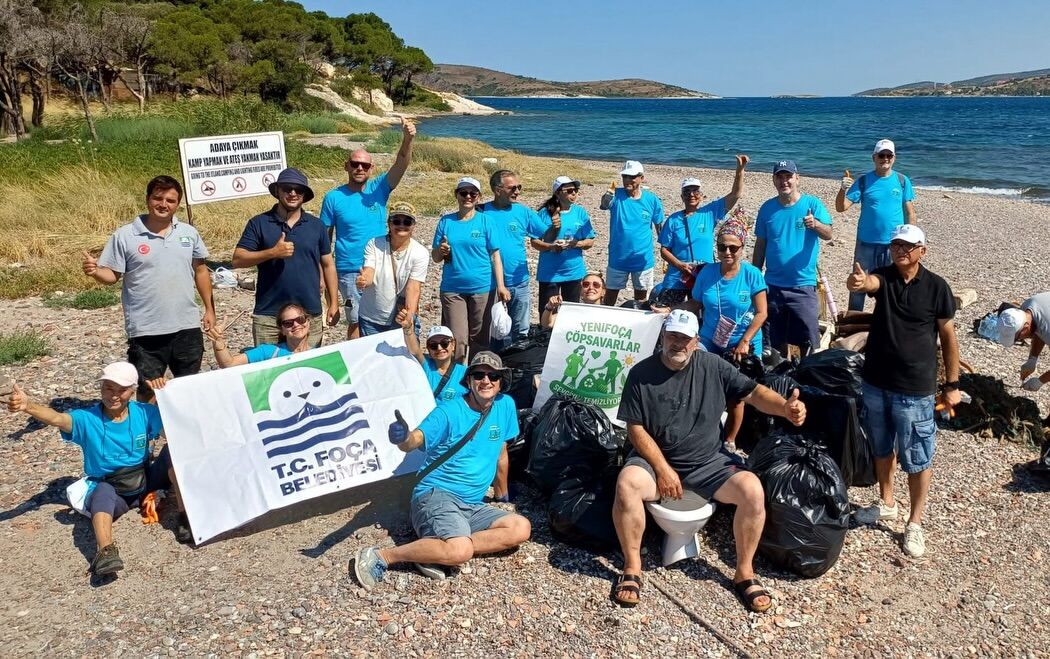 İnci̇r Adasi’ndan 42 Torba Çöp Toplandi 🌿♻️Yeni Foça Çöp Savarlar, Çevre Temizliği Çalışmalarına
