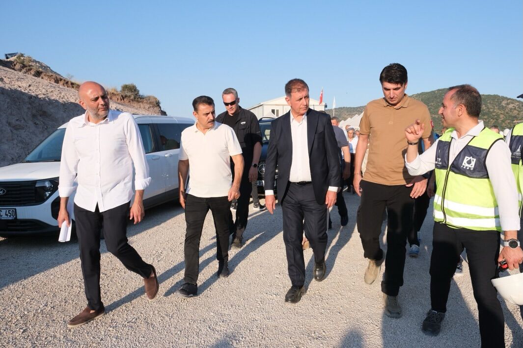 İzmir Büyükşehir Belediye Başkanımız Sn. Cemil Tugay Bugün Dikili’mizdeydi.dikili’mize Değer Kat (1)
