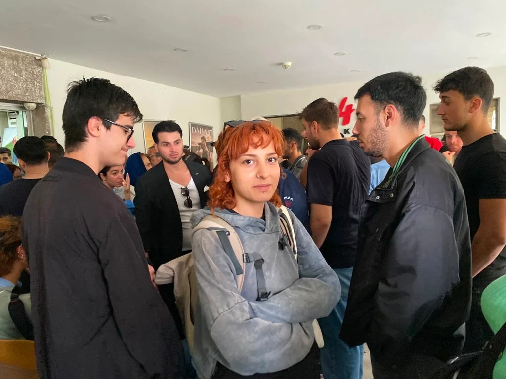 Kilicdaroglunun Rozet Toreninde Skandal Aralarinda Gocmenlerin De Bulundugu Yuzlerce Figuran Parayla Torene Tasindi 6