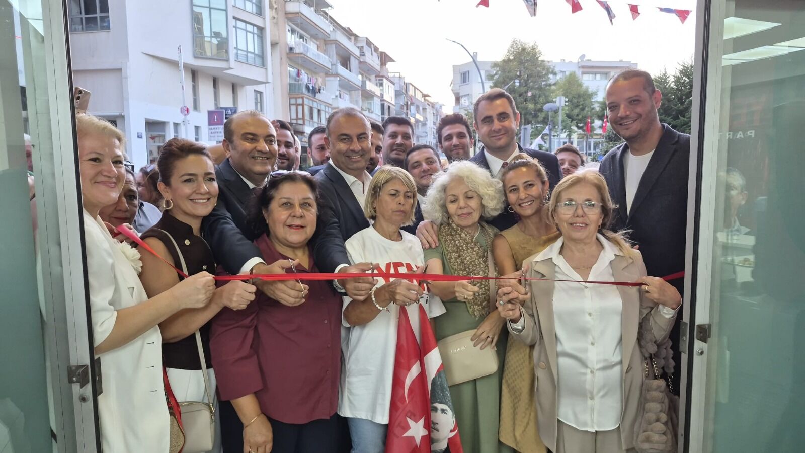 YENİ Parti Balçova binası açıldı: “Sandığı merkeze koyacağız”