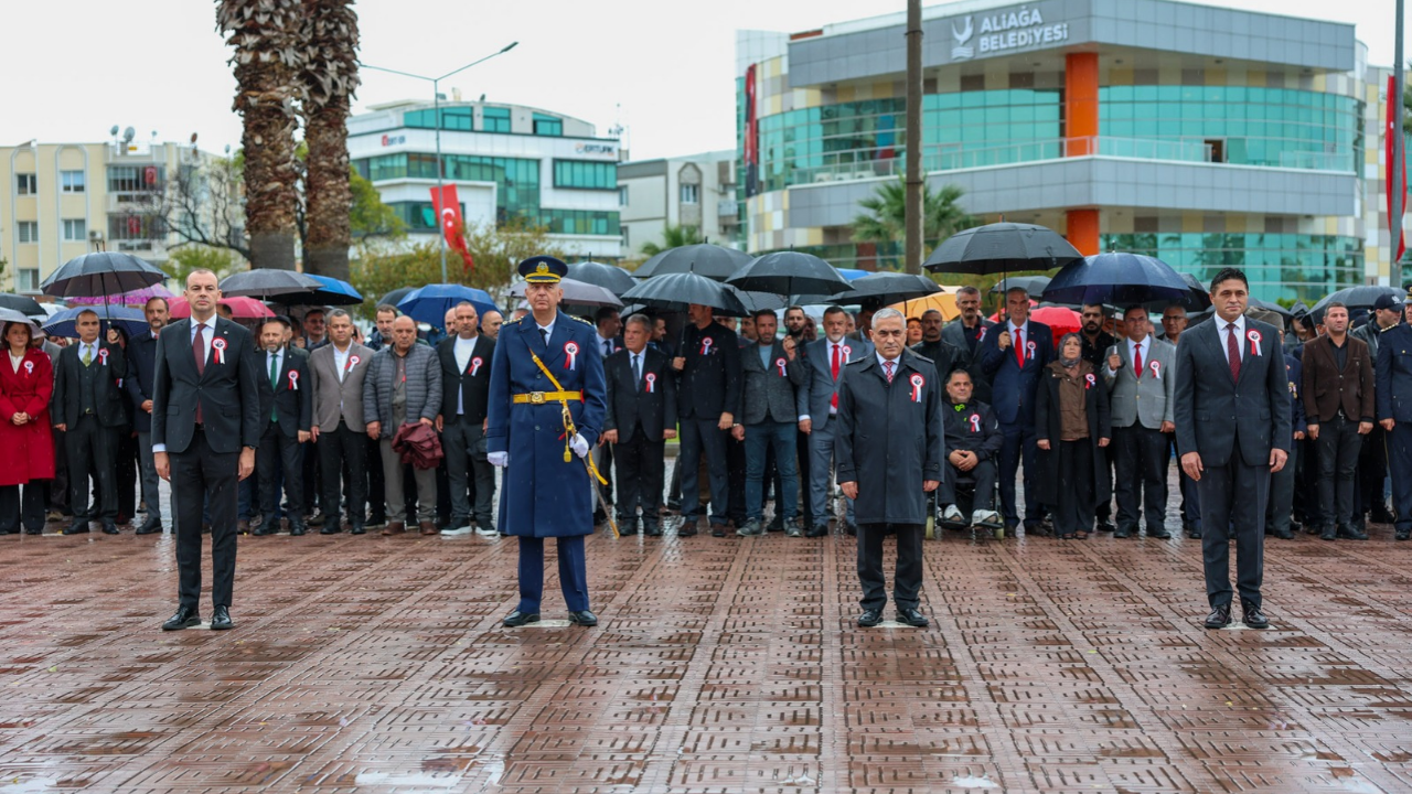 Aliağa’da Cumhuriyet Bayramı Heyecanı Kutlamalar Çelenk Töreniyle Başladı (1)