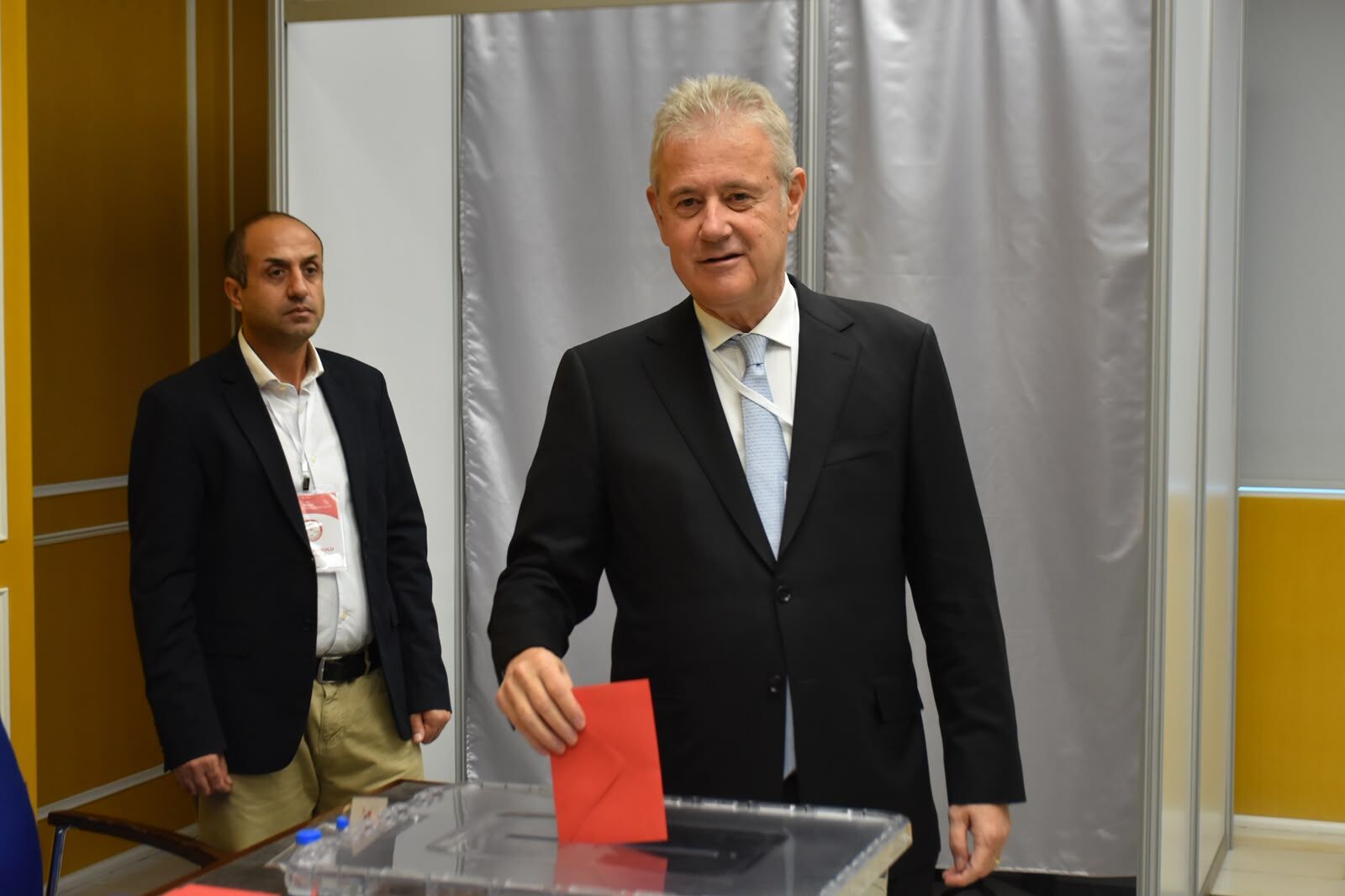 İZTO'da seçim maratonu sürüyor: İlk oyu Mahmut Özgener kullandı - Ses Gazete